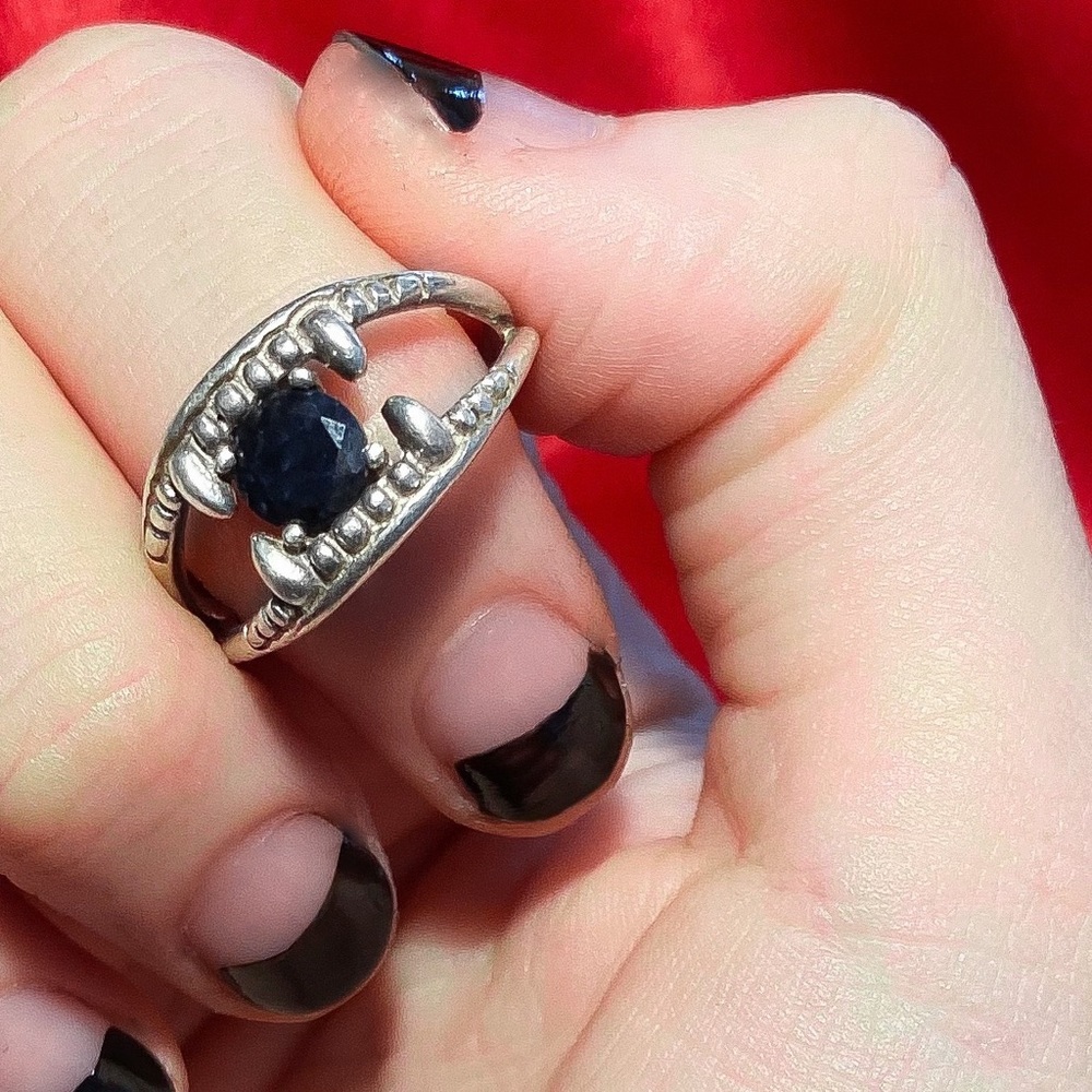 VERAMEAT 🧛🏻‍♀️ VAMPIRE BITE RING 🖤